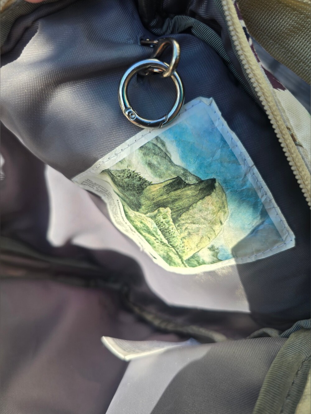 The North Face,Berkeley Field Sling Bag,  In Floral Neutral & Mauve - Picture 8 of 13
